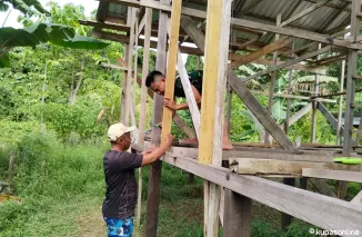 Satgas TMMD 122 di Bantu Warga Rehab Rumah Pak Gatot