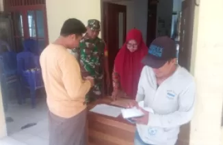 Satgas TMMD 122 Melaksanakan Pendampingan Penyaluran Bantuan Langsung Tunai (BLT)