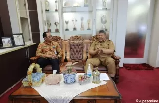 Wako Zul Elfian Umar (kanan) diacara Podcast PASAN, bersama Katim Rehabilitasi BNN Solok, Irwan Suhandra