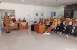 Wako Zul Elfian Umar (kiri) diacara sosialisasi PMPK dan HPK di RSUD Serambi Madinah Kota Solok