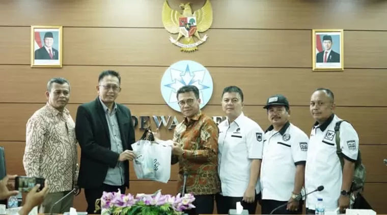 Tingkatkan Profesionalitas, Wartawan Solsel Diskusi dengan Dewan Pers