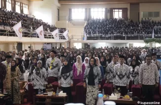 Kepedulian Bupati Safaruddin Memotivasi Guru Terlihat di Momen Hari Guru Nasional, Senin 25 November 2024.