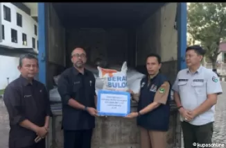 Pemprov Sumbar Kirim 2,8 Ton Beras untuk Bantu Warga Terdampak Banjir di Sumpur Kudus