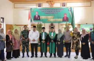 Wako Zul Elfian Umar (5 kiri baju putih) diacara Pelantikan Wakil Ketua PA Solok Nanang Soleman,S.H.I,dan Panitera Pengganti, Rahmi Aulia Lestari, S.H.I.