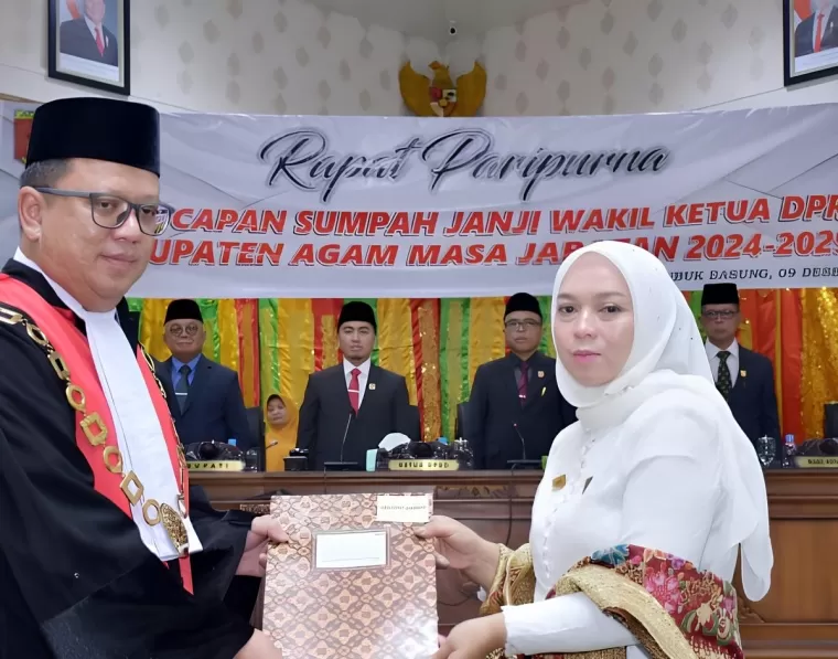 Aderia Dari Fraksi Demokrat Dilantik Sebagai Wakil Ketua DPRD Agam Periode 2024-2029