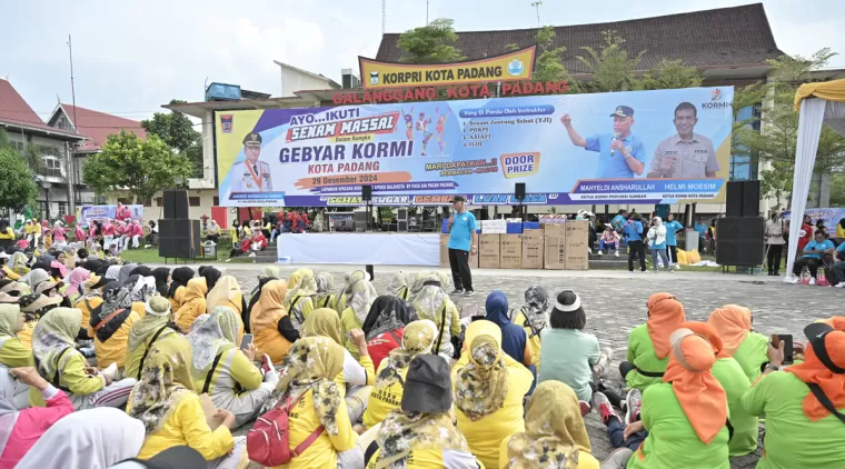 Gebyar Senam Massal KORMI Padang: Gubernur Mahyeldi Apresiasi Upaya Masyarakat Sehat dan Produktif