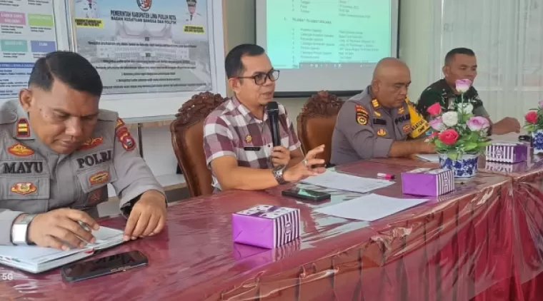 Rapat HBN ke 76 dipimpin kepala Badan Kesbangpol, Elsiwa Fajri di Aula Badan Kesbangpol, Kamis, 5 Desember 2024.