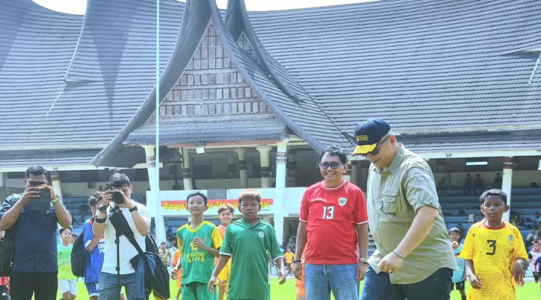 Pj Wali Kota Padang Resmi Buka Festival Sepakbola U-12 Tahun 2024