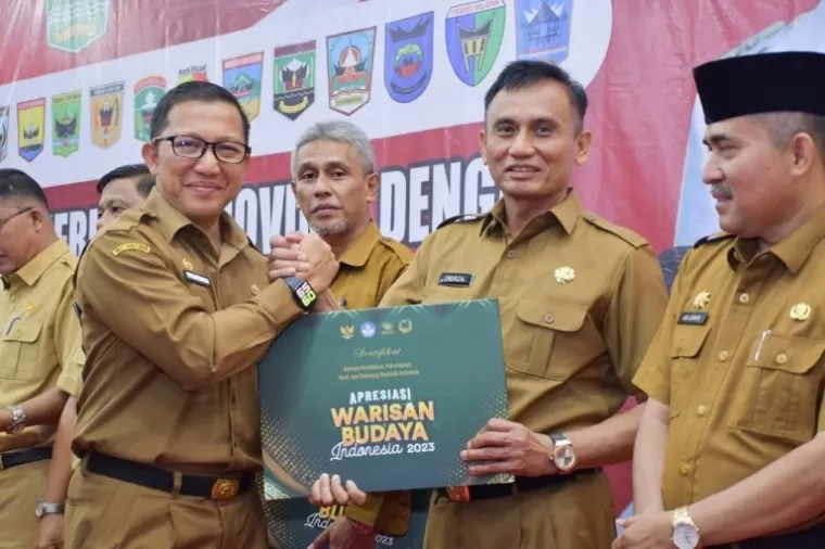 Pjs Bupati Agam, Dr Endrizal SE MSi mengikuti rapat koordinasi Pemerintah Provinsi Sumatera Barat