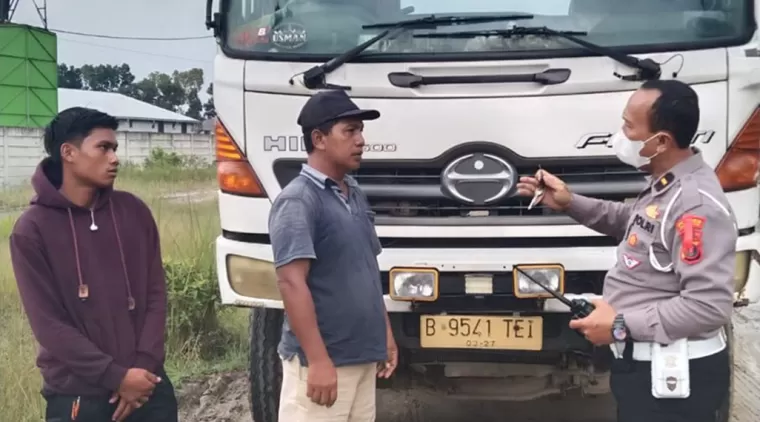 SatLantas Polres Pematang Siantar Tertibkan 12 Truk  Yang Masih Beroperasi