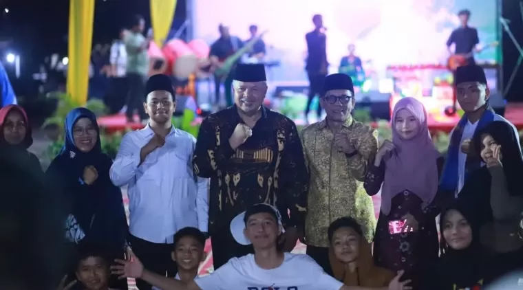 Wako Zul Elfian Umar (tengah baju hitam)   Solok Creative Festival Tahun 2024.