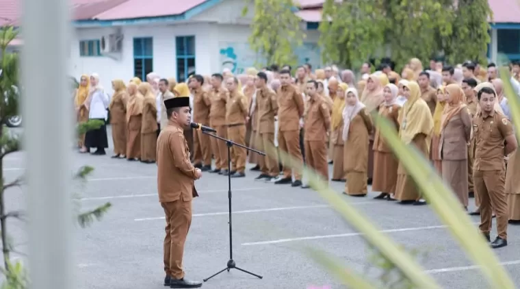 Wawako Solok Ramadhani Kirana Putra memimpin Apel Pagi.