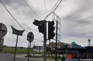 Traffic Ligjt Tua di Simpang Jati Pariaman salah satu ruas jalan nasional yang ada di Kota Pariaman.(Trisnaldi).