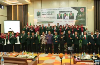 Foto bersama usai acara pelantikan pengurus IDI cabang Payakumbuh-Limapuluh Kota periode 2024--2027 di Ballroom Hotel Mangkuto, Minggu 8 Desember 2024.