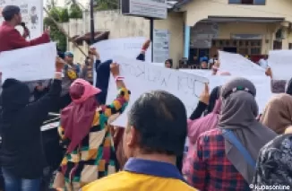 Dugaan Money Politik Pilkada Payakumbuh Berbuntut Panjang, Puluhan Warga Demo ke Bawaslu, Rabu 4 Desember 2024.