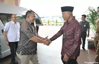 Gubernur Mahyeldi Sambut Kedatangan Wamen UMKM Helvi Yuni Moriza di Sumbar