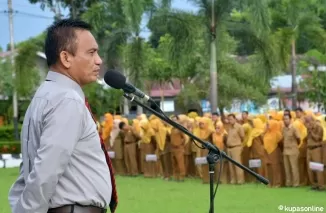 Pjs Bupati Agam, Dr Endrizal memimpin apel gabungan Pemkab Agam