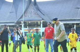 Pj Wali Kota Padang Resmi Buka Festival Sepakbola U-12 Tahun 2024