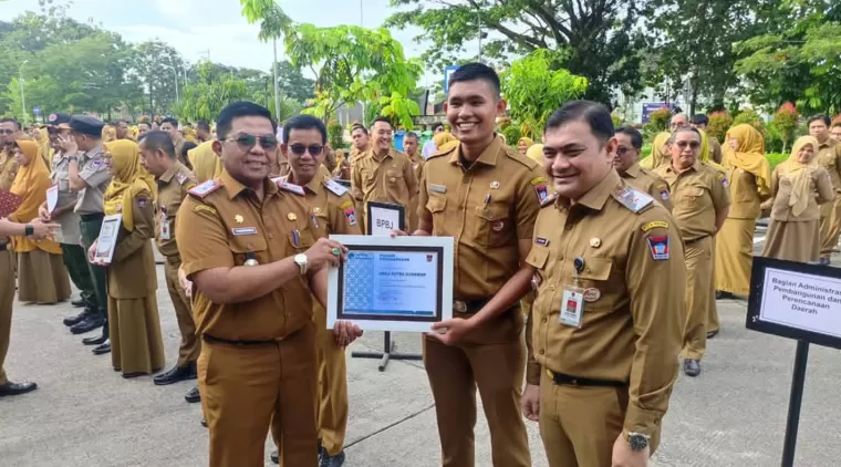 14 ASN Terbaik Pemko Padang Terima Penghargaan, Apresiasi Kinerja Luar Biasa!