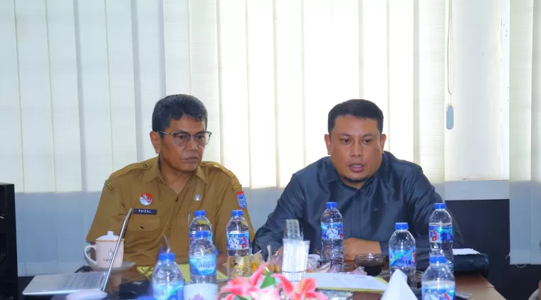 Kadis Koperasi dan UMKM kota Payakumbuh Faisal dan ketua komisi B DPRD Hamdi Agus, dalam kunjungan lapangan, Senin 20 Januari 2025.