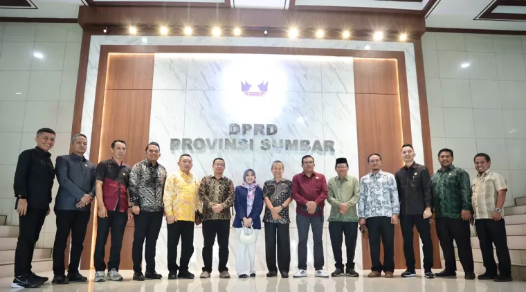 DPRD Kabupaten Muaro Jambi Lakukan Kunjungan Kerja ke DPRD Provinsi Sumatera Barat Bahas Perizinan dan Investasi Daerah