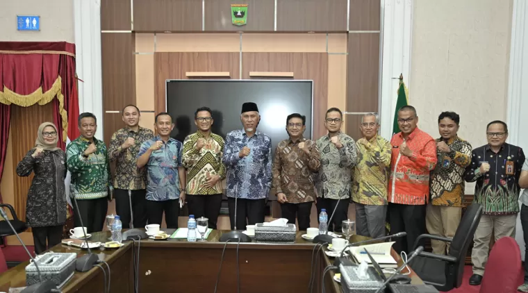 Gubernur Mahyeldi Apresiasi Investasi PLN untuk PLTS Terapung di Danau Singkarak, Siap Berikan Manfaat Besar untuk Sumbar