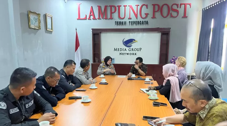 Jalin Sinergitas Dengan Media, Kabid Humas Polda Lampung Kunjungi Kantor Lampung Post