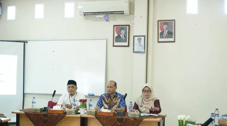 Direktur RSUD Adnaan WD kota Payakumbuh dr.Elfitrimelly. Sp. A. M.Biomed didampingi kadis kesehatan Wawan Sofianto dan ketua komisi C Fitrayanto.