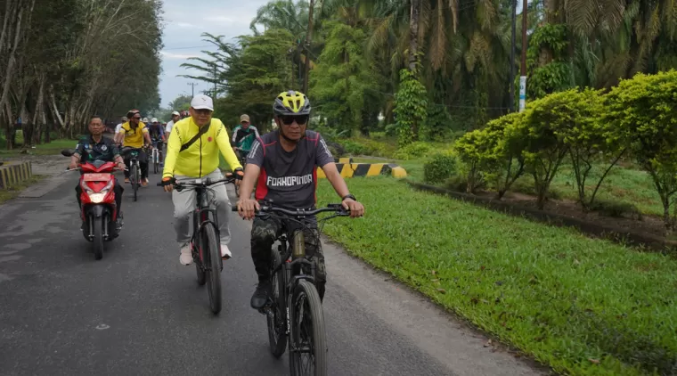 Manfaatkan Hari Libur, Bupati Asahan Gowes Bareng OPD