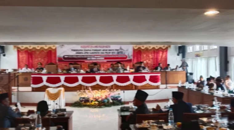 Suasana rapat paripurna dalam acara pengucapan sumpah/janji Pengganti Antar Waktu (PAW) anggota DPRD kabupaten Limapuluh Kota sisa masa jabatan 2024-2029 atas nama Zulhikmi Dt. Rajo Suaro di aula kantor DPRD setempat, Kamis 9 Januari 2025.