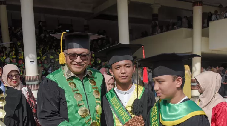 Pj Wali Kota Padang Hadiri Wisuda Tahfidz Akbar, Dukung Kota Religius dan Berkah