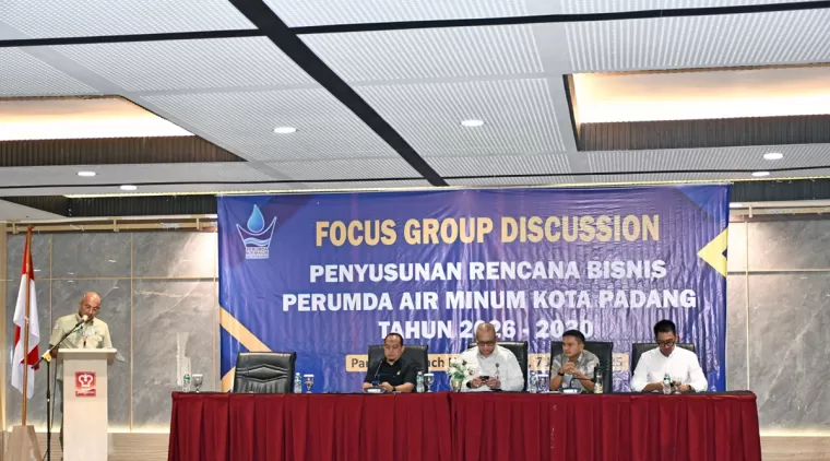 Pj Wali Kota Padang Resmikan Focus Group Discussion (FGD) Rencana Bisnis Perumda Air Minum untuk 2026-2030