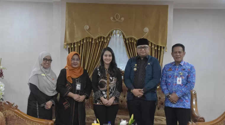 Pj Wali Kota Padang Sambut Kedatangan Wakil Menteri Dukbangga untuk Tinjau Program Makan Bergizi Gratis di Sumbar