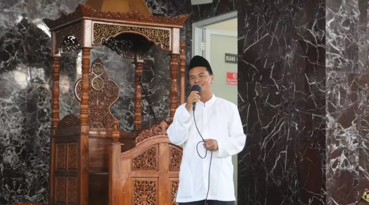 SMA Negeri 2 Kalianda Memperingati Isra' dan Mi'raj di Masjid Agung Kalianda Bersama Ust. Zainuri, M.Pd