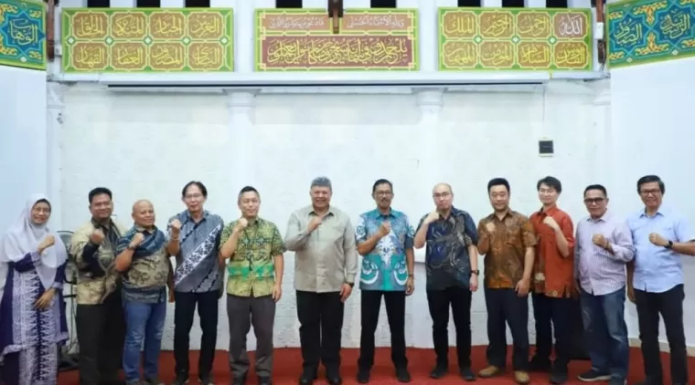 Wako Solok Zul Elfian Umar (tengah)dan Pejabat setempat lainnya, saat menerima Tim Teknis Toyohashi Waterworks dan Sewerage Bureau, Jepang.