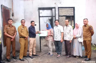 Ketua Baznas Payakumbuh Edi Kusuma di kantornya usai menyerahkan bantuan kebakaran di dua lokasi, Senin 6 Januari 2025.