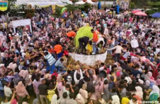 Festival Durian Solsel 2025 : Dikunjungi Gubernur dan Rebutan 2.025 Durian