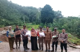 Gerak Cepat Kapolres Lebak Tangani dan Berikan Bantuan kepada warga korban Longsor