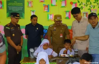 Usai memonitoring giat makan sehat bergizi di SD Negeri 26, Senin 13 Januari 2025, Wirman Putra menyampaikan, salut dengan BGN ikut berkontribusi nyata dalam menyuplai asupan makanan sehat bergizi.