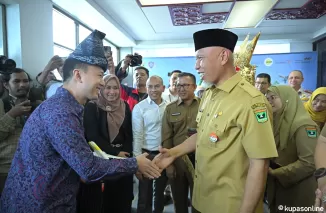 Gubernur Mahyeldi Sambut Penerbangan Perdana Rute Padang-Singapura, Teken Kolaborasi Lintas Sektor untuk Keberlanjutan