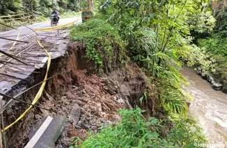 Jalan Provinsi Sungai Silo Perbatasan Bandar Pasir Mandoge Ambeles