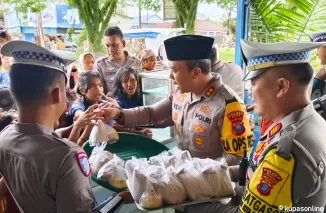 Juma'at Berkah, Kapolres Nias Berbagi Kasih Dalam Upaya Kepedulian Kepada Masyarakat Kota Gunungsitoli