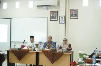 Direktur RSUD Adnaan WD kota Payakumbuh dr.Elfitrimelly. Sp. A. M.Biomed didampingi kadis kesehatan Wawan Sofianto dan ketua komisi C Fitrayanto.