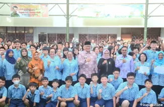 Pj Wali Kota Padang Luncurkan Buku Antologi Cerpen Karya Siswa dan Guru SMP Maria