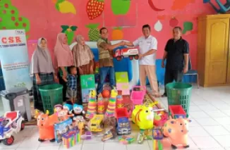 Taman Kanak-Kanak Harapan Terima Bantuan Peralatan Playground dari PT. TKA