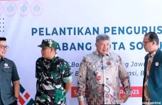 Wako Zul Elfian Umar (2 kanan) menghadiri pelantikan Pengurus IDI Cabang Kota Solok Periode 2024-2027