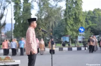 Wawako Ramadhani Kirana Putra memimpin Apel gabungan perdana di tahun 2025.