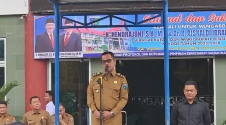 Apel Perdana Pemkab Pessel, Wabup Risnaldi Sampaikan Pesan Inspiratif