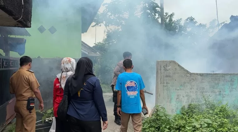 Cegah DBD, Polres Lampung Selatan dan Puskesmas Kalianda Gelar Fogging