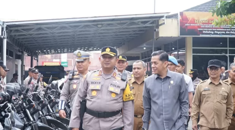 Ketua DPRD Payakumbuh Wirman Putra Dt. Rajo Mantiko Alam ketika menyatakan dukungan penuh terhadap Ops Singgalang, usai menghadiri apel gelar Pasukan di Mapolres Payakumbuh, Senin 10 Februari 2025.